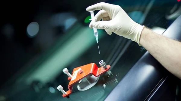 В каких случаях нужна реставрация лобового стекла