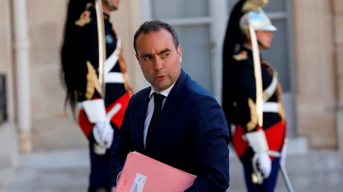 Премьер Франции неожиданно подал в отставку