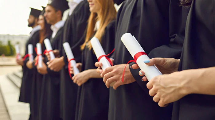 Подвійний диплом: як український школяр може одночасно отримати український атестат і американський диплом