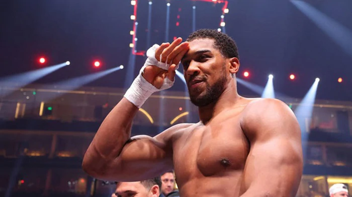 Промоутер рассказал, может ли Джошуа провести бой в этом году