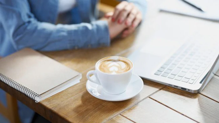 Утром или после обеда: когда лучше всего пить кофе?