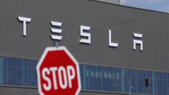 Tesla отзывает около 10% Cybertruck