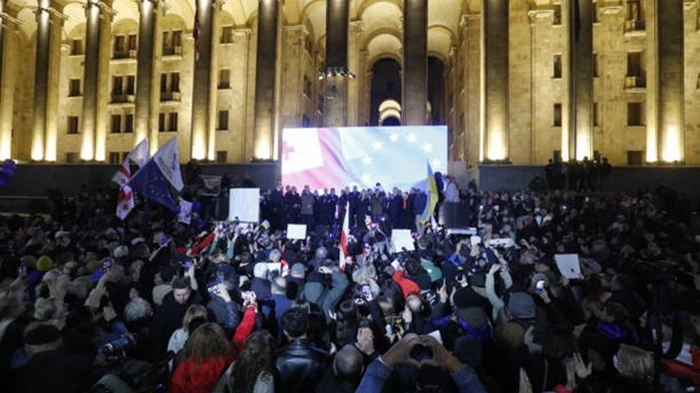 Вопреки протестам: Сейм Латвии одобрил выход из Стамбульской конвенции