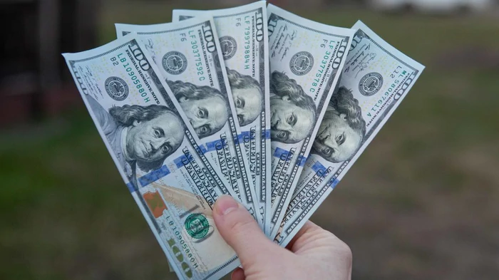 Покупать или продавать доллары в Украине до конца ноября: эксперты дали новые советы