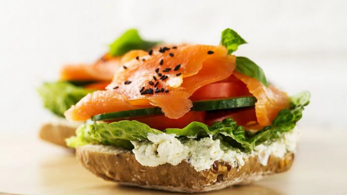 Топ-7 продуктов, которые стоит съесть перед вечеринкой, чтобы забыть о похмелье