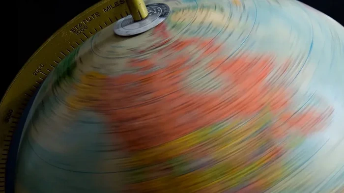 Все вокруг улетит на восток: ученые объяснили, что будет, если Земля внезапно остановится