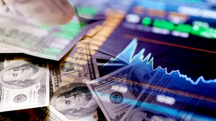 Доллар дешевеет из-за проблем в США. Сколько сегодня стоит валюта в обменниках