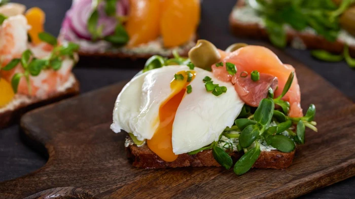 Диетолог назвал 6 продуктов, в которых витамина D намного больше, чем в яйце