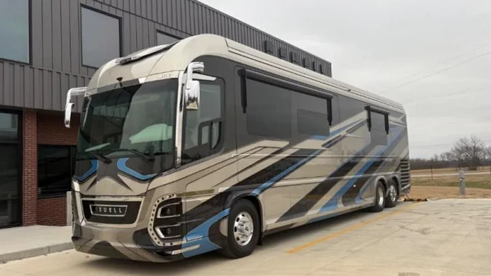 Спа-центр на колесах: дебютировал люксовый автодом за $2,8 миллиона с сауной и джакузи (видео)