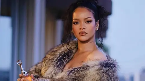 Дом Рианны в Лос-Анджелесе обстреляли: певица находилась внутри особняка