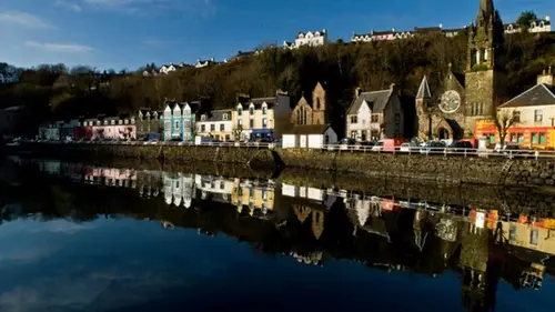 На живописном острове в Европе можно жить бесплатно, если вас возьмут на одну работу