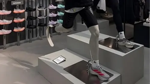 «Один ботинок»: аdidas запустил новый сервис