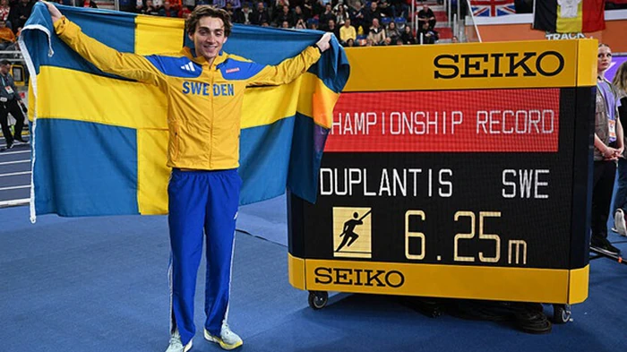Дюплантис дает рекорды и становится чемпионом мира четвертый раз подряд