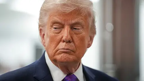 Трамп угрожает направить агентов ICE в аэропорты