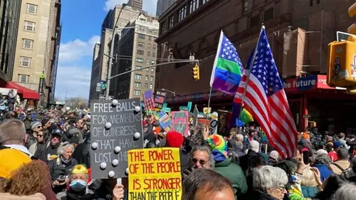 США охватили массовые протесты против политики Трампа