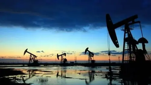 Цена на нефть закрепилась ниже $100