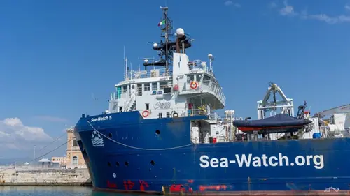 Италия задержала немецкое судно после спасения мигрантов