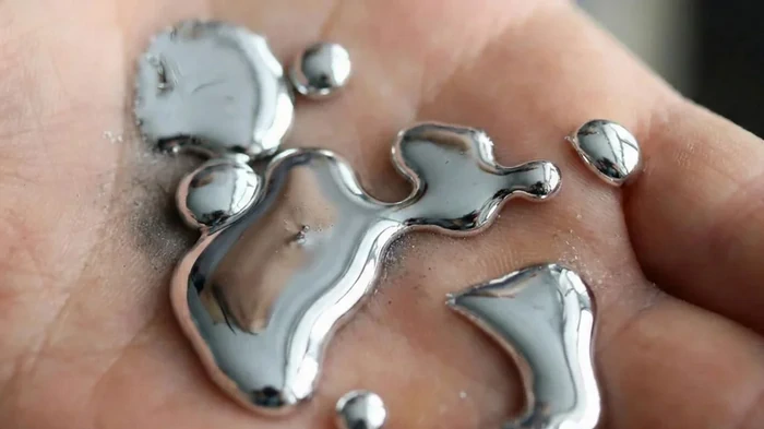 Этот металл плавится в руке: физики обнаружили нечто странное