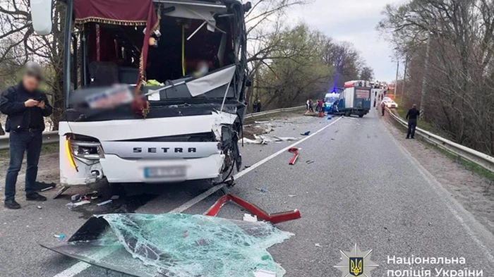 На Виннитчине грузовик протаранил автобус с пассажирами