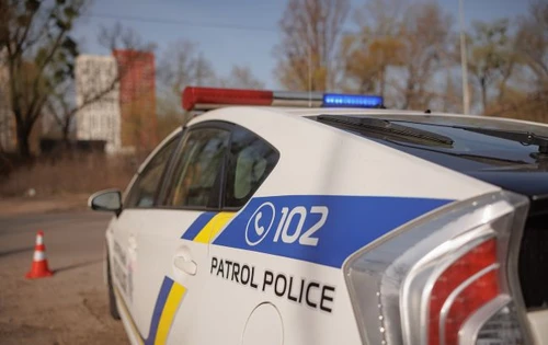 В Киеве мужчина угрожал оружием прохожим