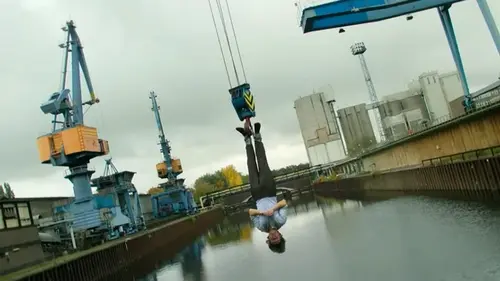 Netflix показал трейлер 2 сезона хитового чернокомедийного сериала «Убивать осознанно»