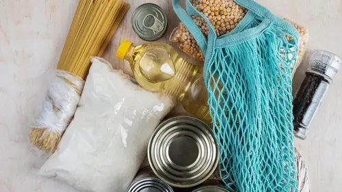 Магазины обяжут раздавать продукты людям: сетям это может не понравиться