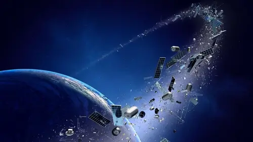 33 000 объектов кружатся вокруг Земли, превращая её орбиту в космическую свалку