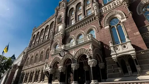 НБУ продал максимальный объем долларов с марта
