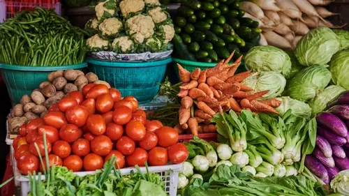 Картофель дешевеет, а огурцы продают за гроши: как изменились цен...