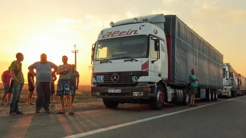 В Украине ограничивают движение фур и грузовиков: кого и когда будут останавливать