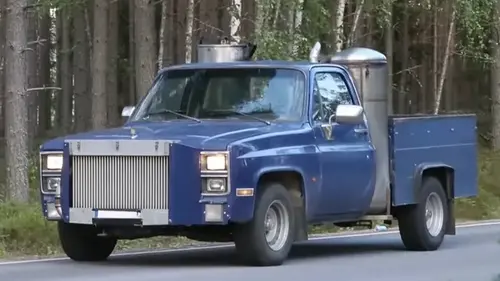Работает на дровах: уникальный пикап Chevrolet установил рекорд скорости (видео)