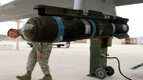 США восемь дней подряд бьют по Ирану, чтобы отомстить за погибших...