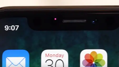 Почему на экране iPhone мигает красный огонек: ответ оказался про...