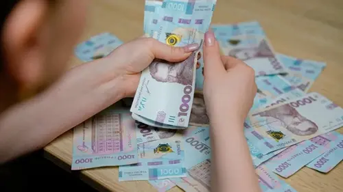 В Украине резко выросли зарплаты: кому платят больше и меньше всего