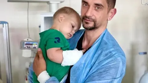 В Киеве спасли малыша, которого укусила змея
