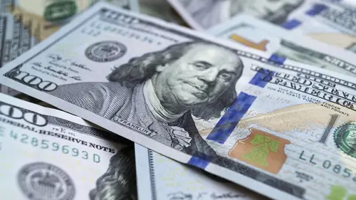 Скільки коштуватимуть 100 доларів: прогноз банкіра до кінця серпня