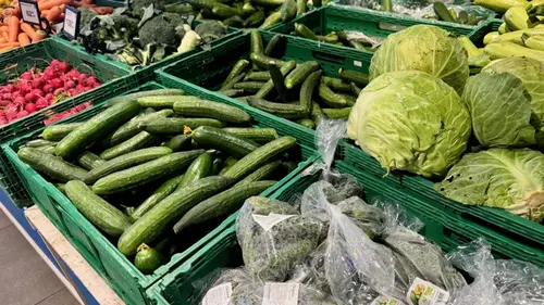 Кавуни та огірки подешевшали: як змінилися ціни на фрукти та овоч...