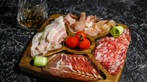 Два ломтика в день могут повысить риск развития деменции: назван опасный продукт