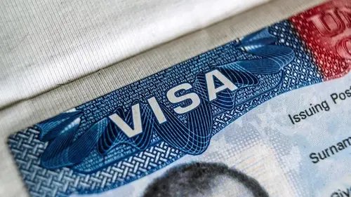 В США отменили более 300 тысяч виз иностранцам