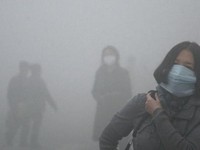 В Пекине объявили красный уровень опасности из-за смога (видео)