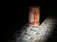 Обвал: Официальный курс рубля упал до исторического минимума за 17 лет